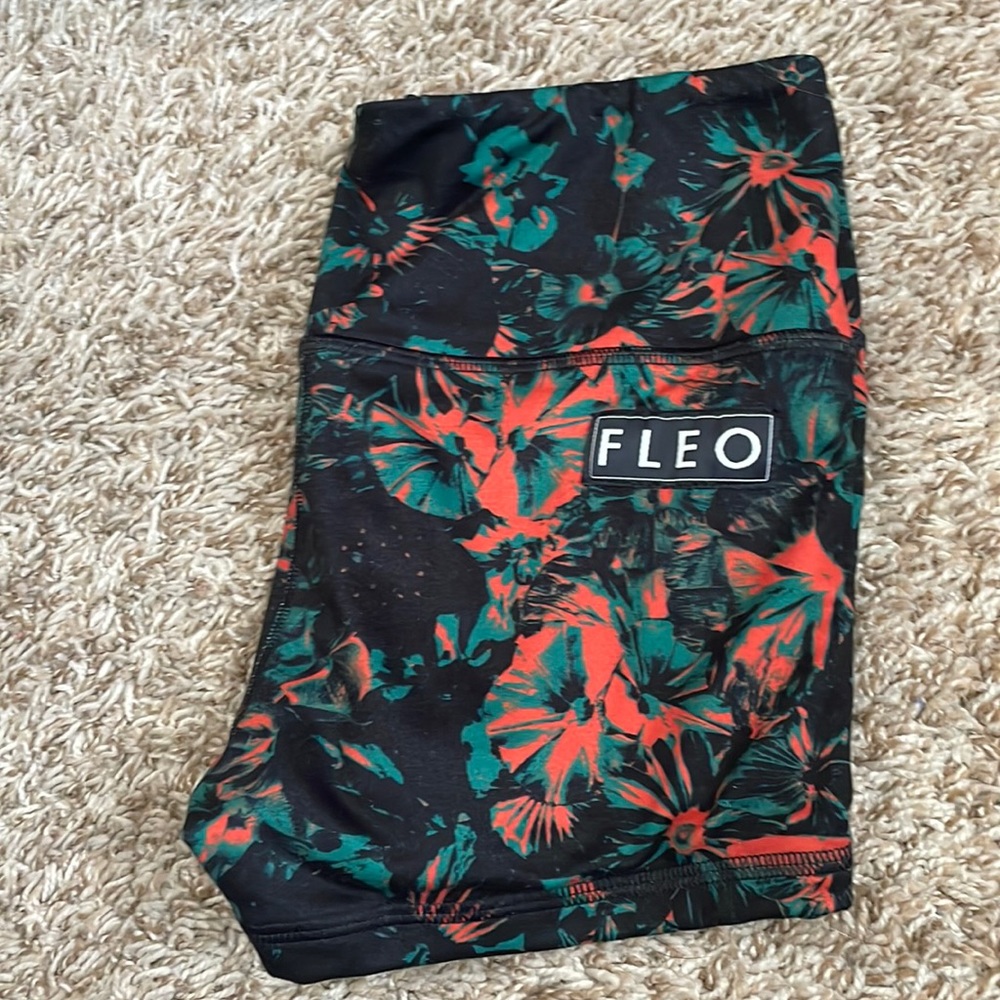 High rise fleo shorts